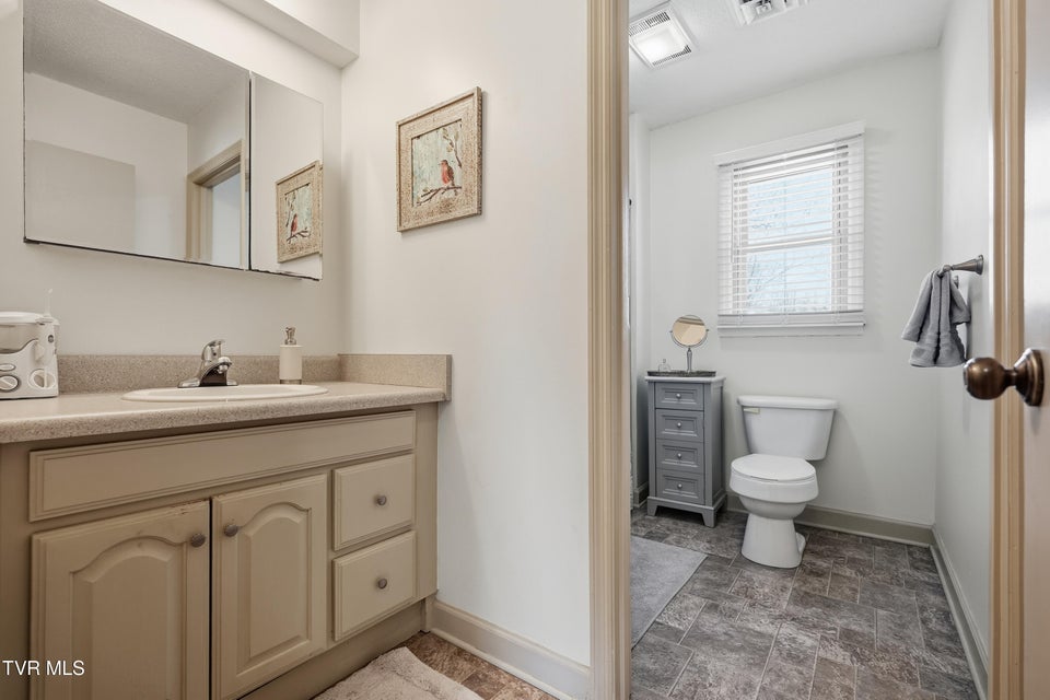 Photo #16: 1707 Lakeview Dr 