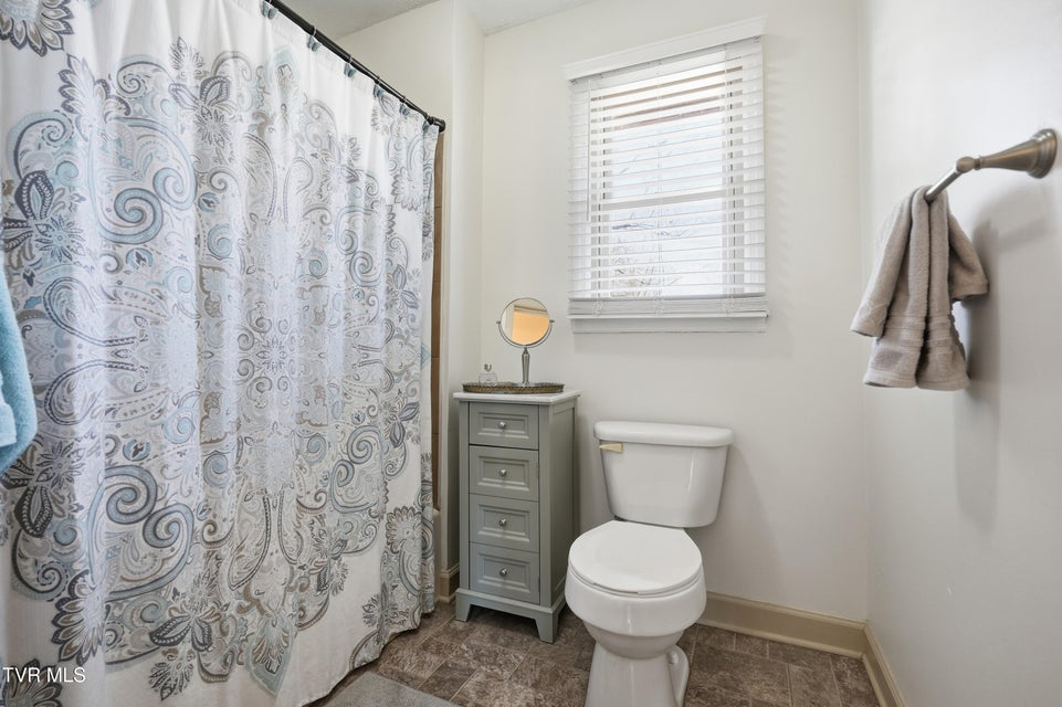 Photo #17: 1707 Lakeview Dr 