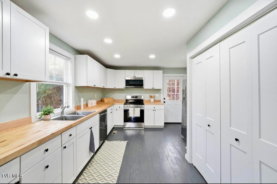 Photo #6: 1658 Echo Court