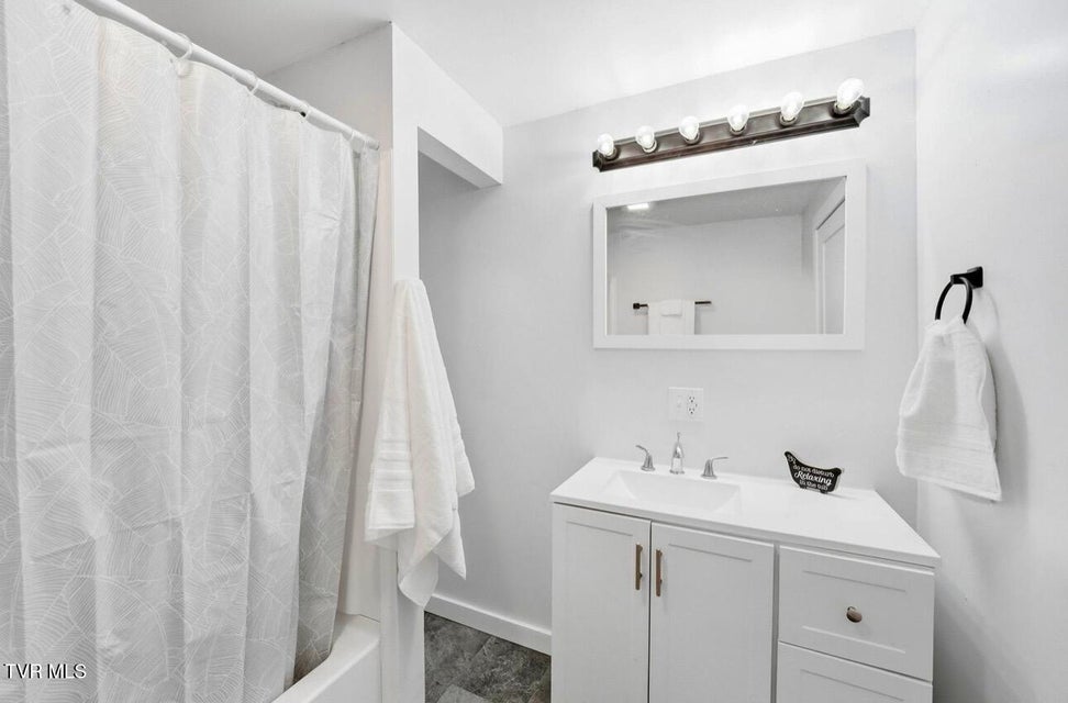 Photo #13: 1658 Echo Court