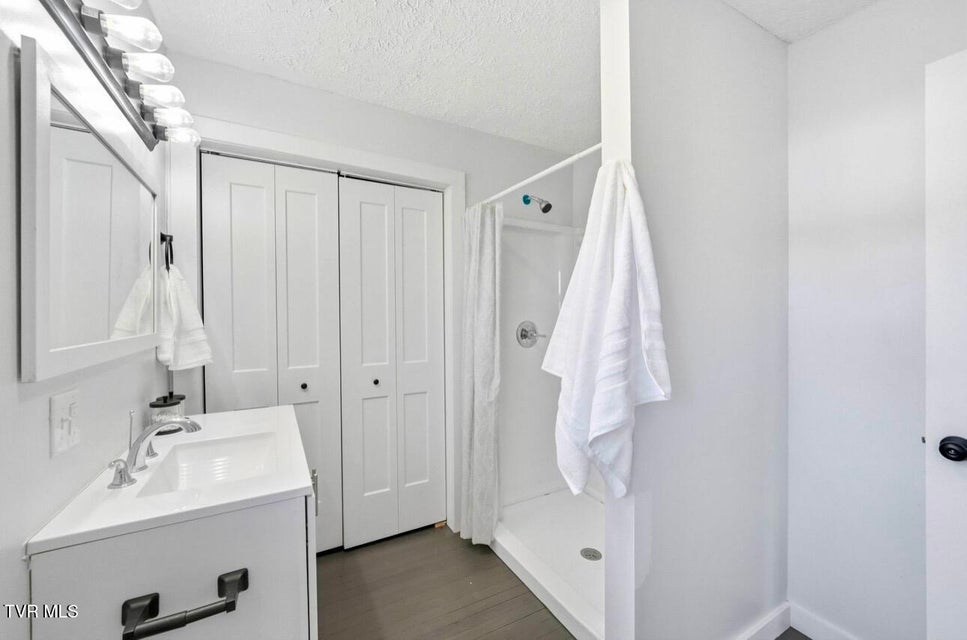 Photo #16: 1658 Echo Court