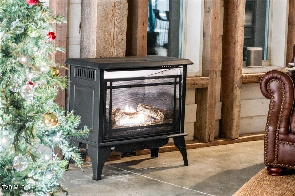 Photo #45: 2752 Knob Creek Road