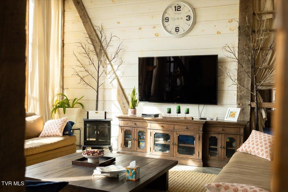 Photo #32: 2752 Knob Creek Road