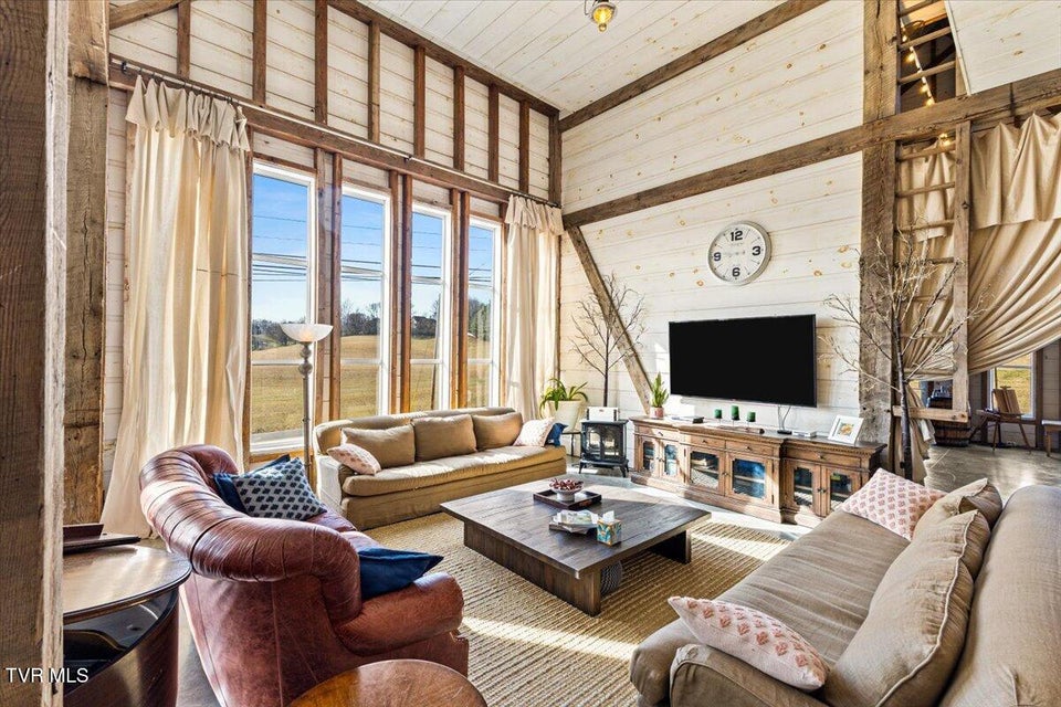 Photo #33: 2752 Knob Creek Road