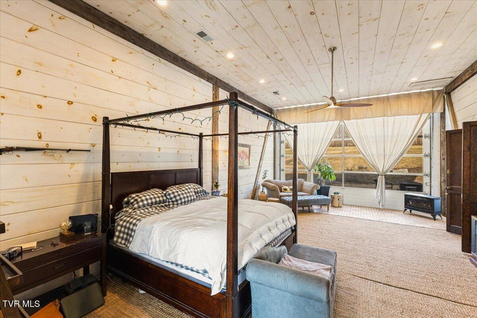 Photo #54: 2752 Knob Creek Road