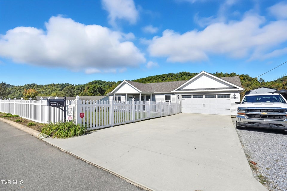 Photo #3: 470 Roaming Drive