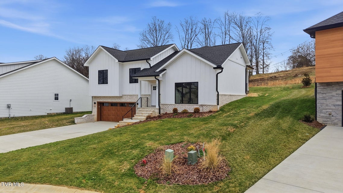 Photo #2: 287 Winston Place