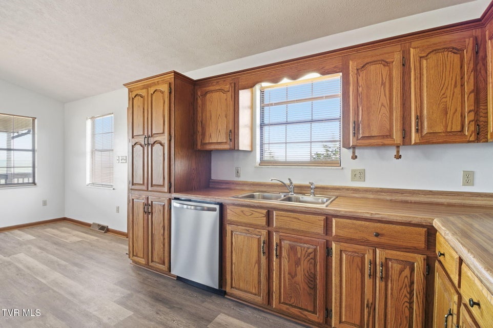 Photo #15: 1530 Easterly Road