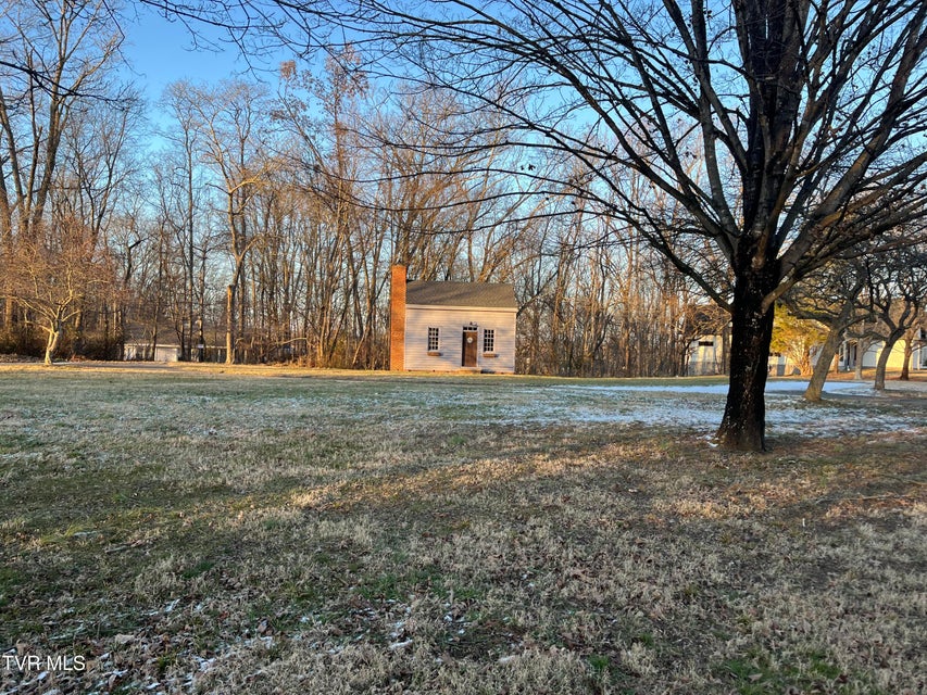 Photo #8: 101 Lexington Court