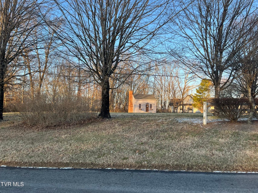 Photo #10: 101 Lexington Court