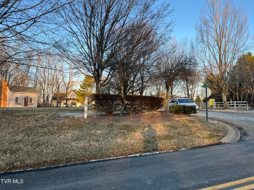 Photo #12: 101 Lexington Court