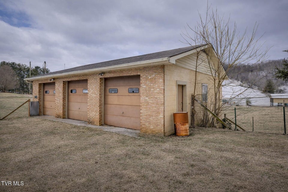 Photo #38: 20483 Hoot Owl Road