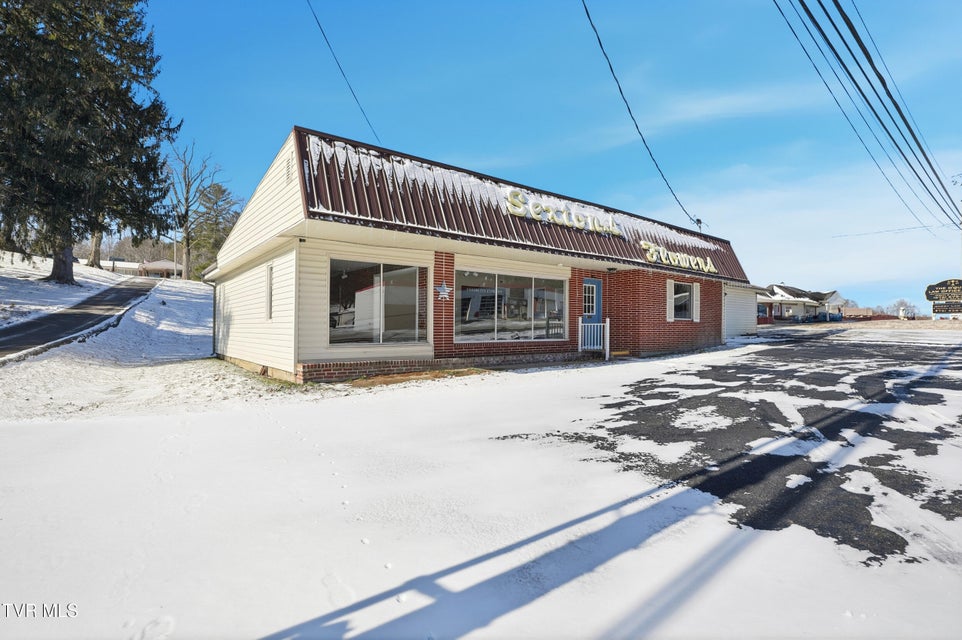 Photo #4: 528 Main Street