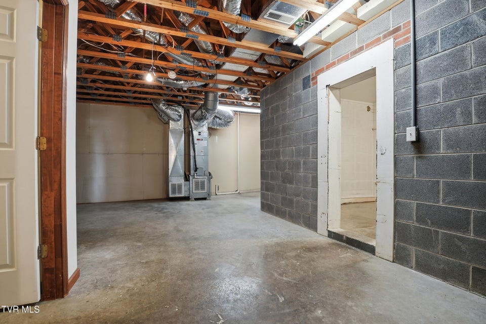 Photo #18: 528 Main Street