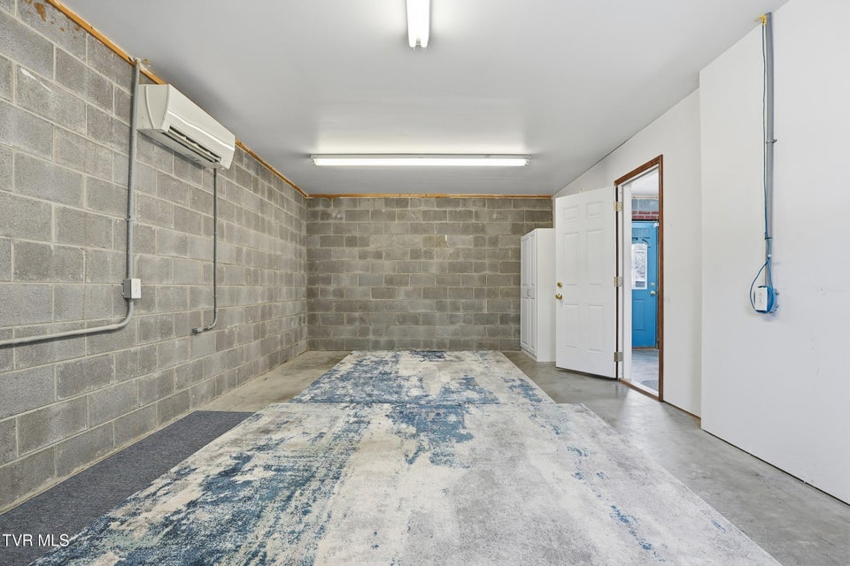 Photo #26: 528 Main Street