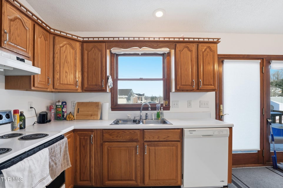 Photo #33: 528 Main Street