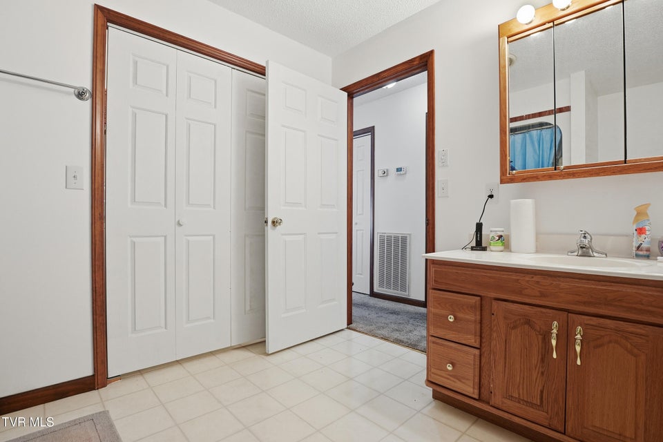 Photo #38: 528 Main Street