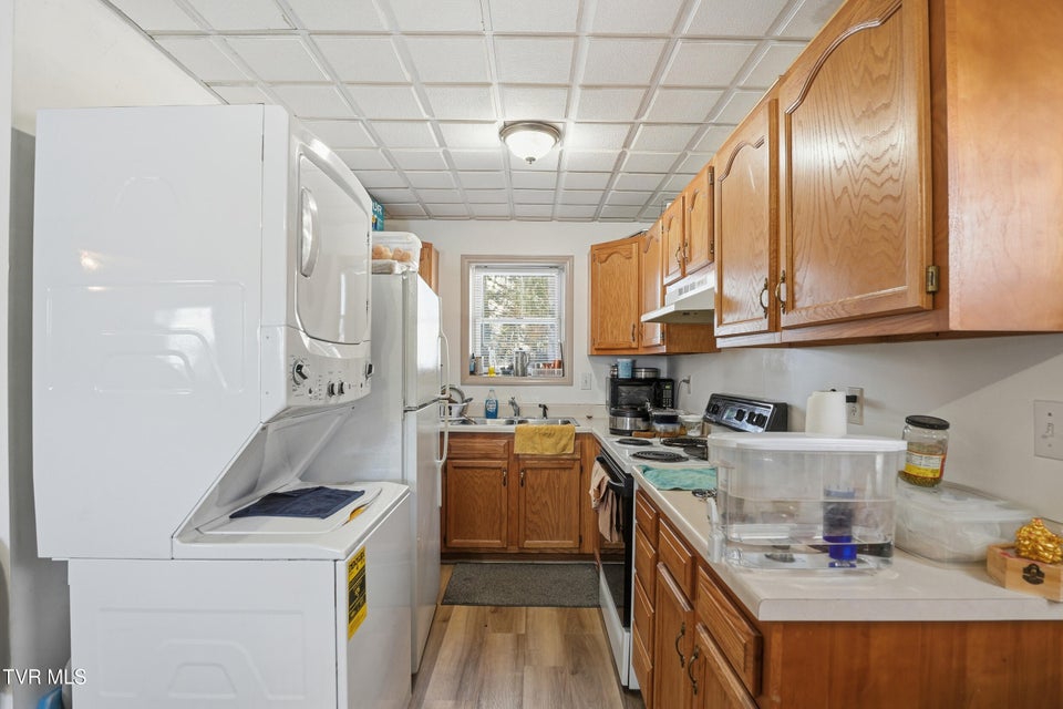 Photo #47: 528 Main Street