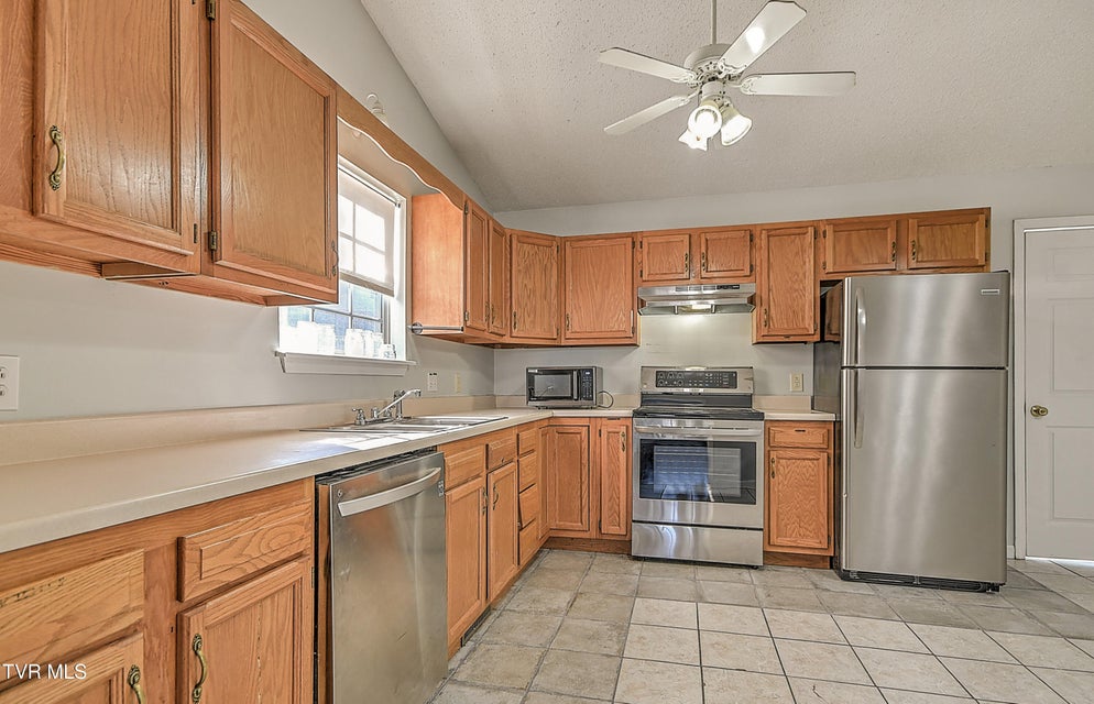 Photo #9: 104 Saint James Place