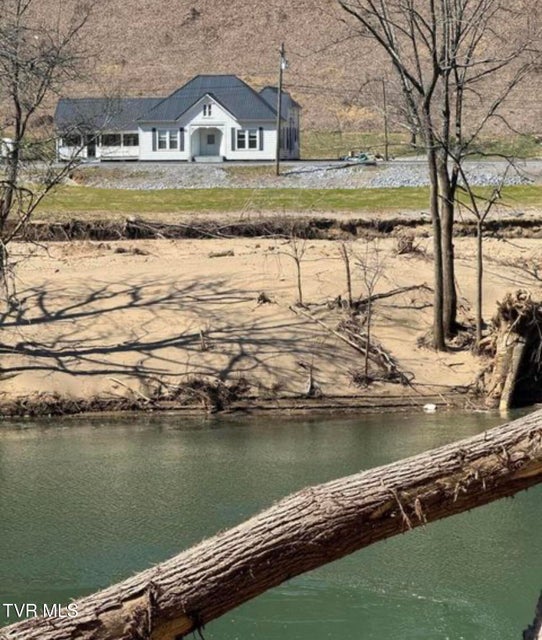 Photo #4: 3926 Highway 81 