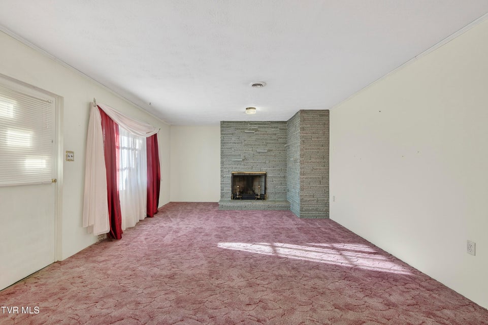 Photo #9: 228 Sioux Road