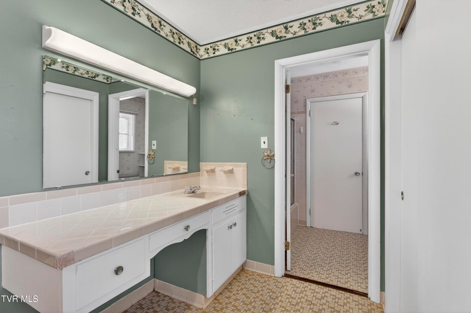 Photo #20: 228 Sioux Road