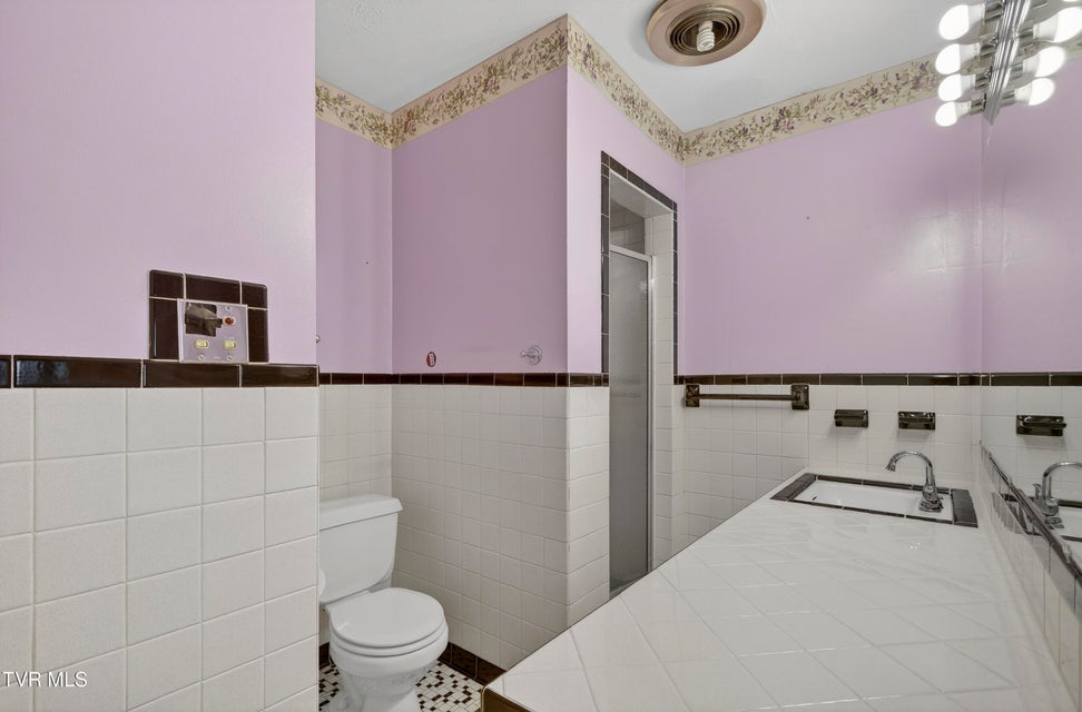 Photo #26: 228 Sioux Road