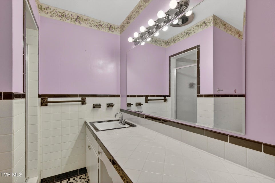 Photo #27: 228 Sioux Road