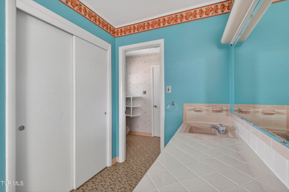 Photo #30: 228 Sioux Road