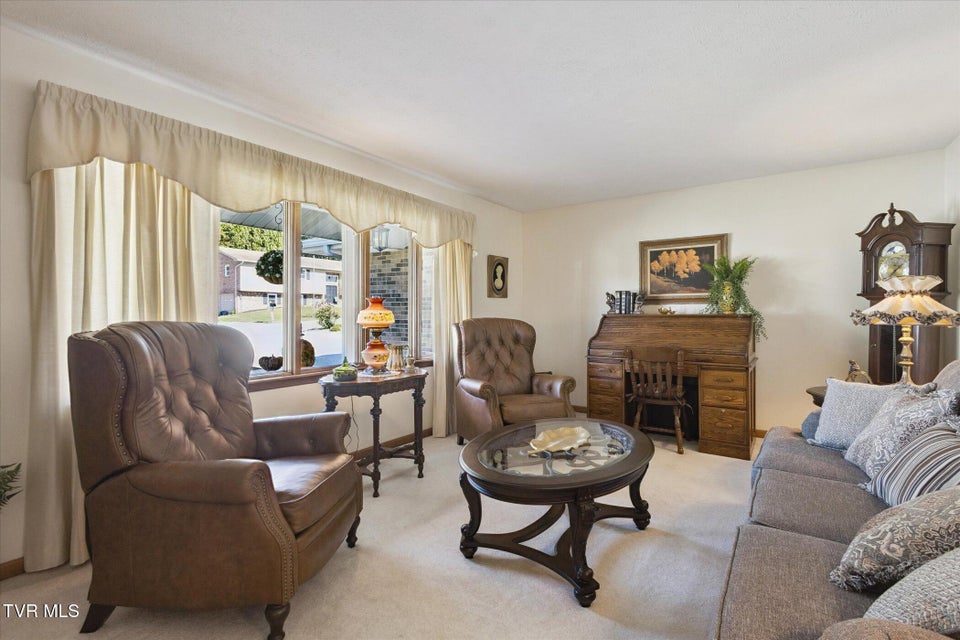 Photo #5: 122 Tiffany Lane