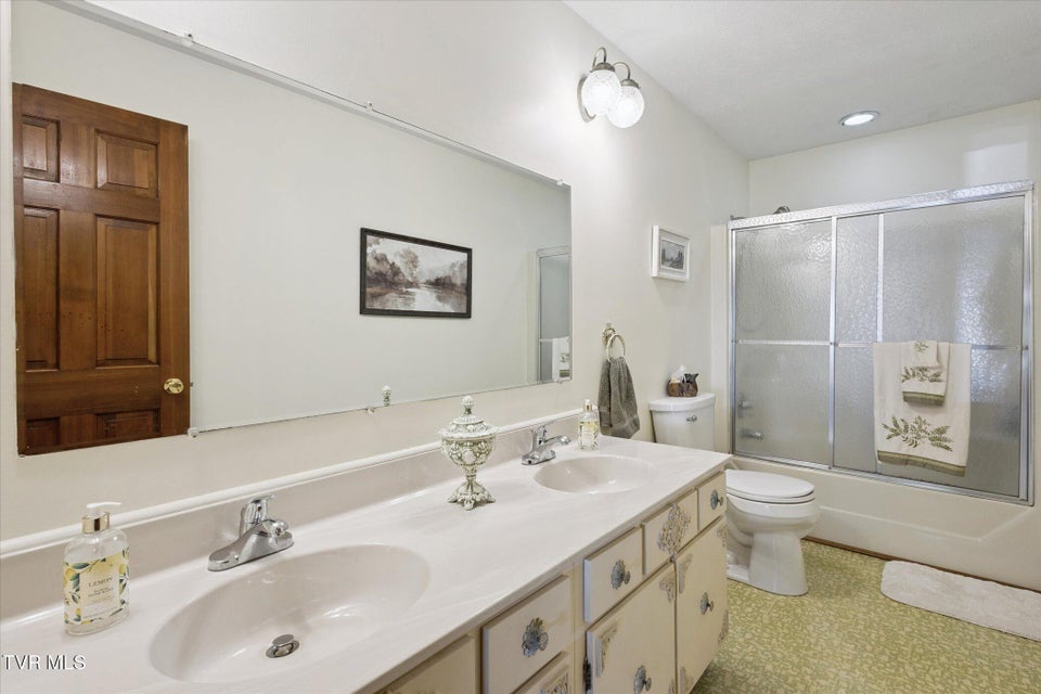 Photo #19: 122 Tiffany Lane