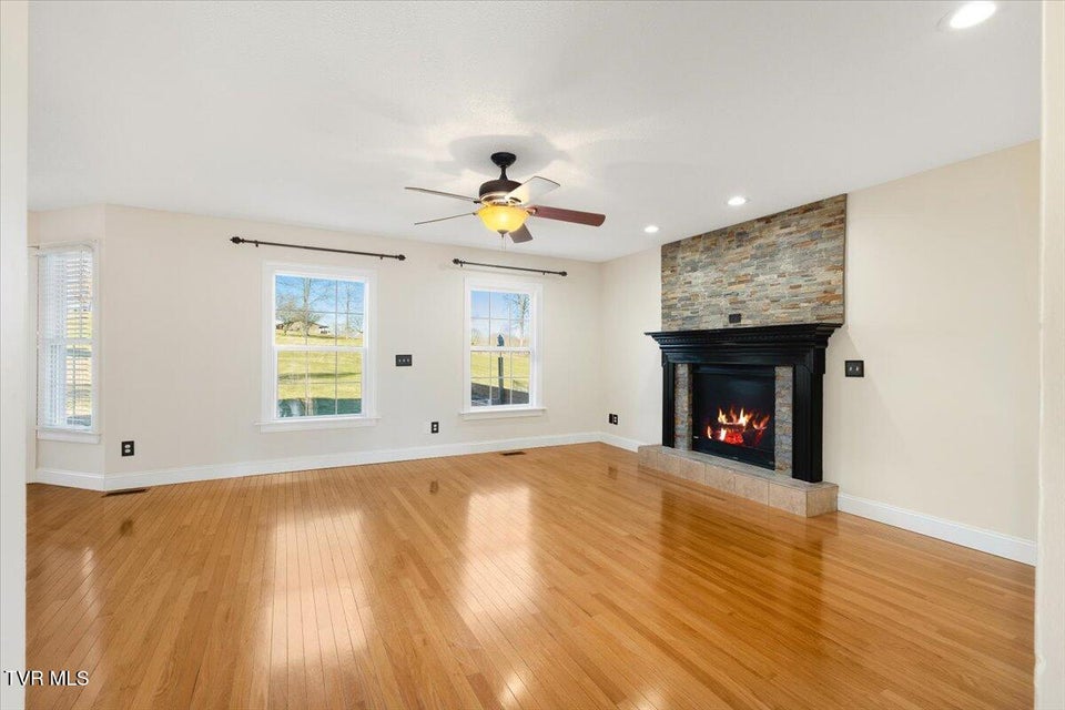 Photo #17: 117 Barefoot Landing Drive