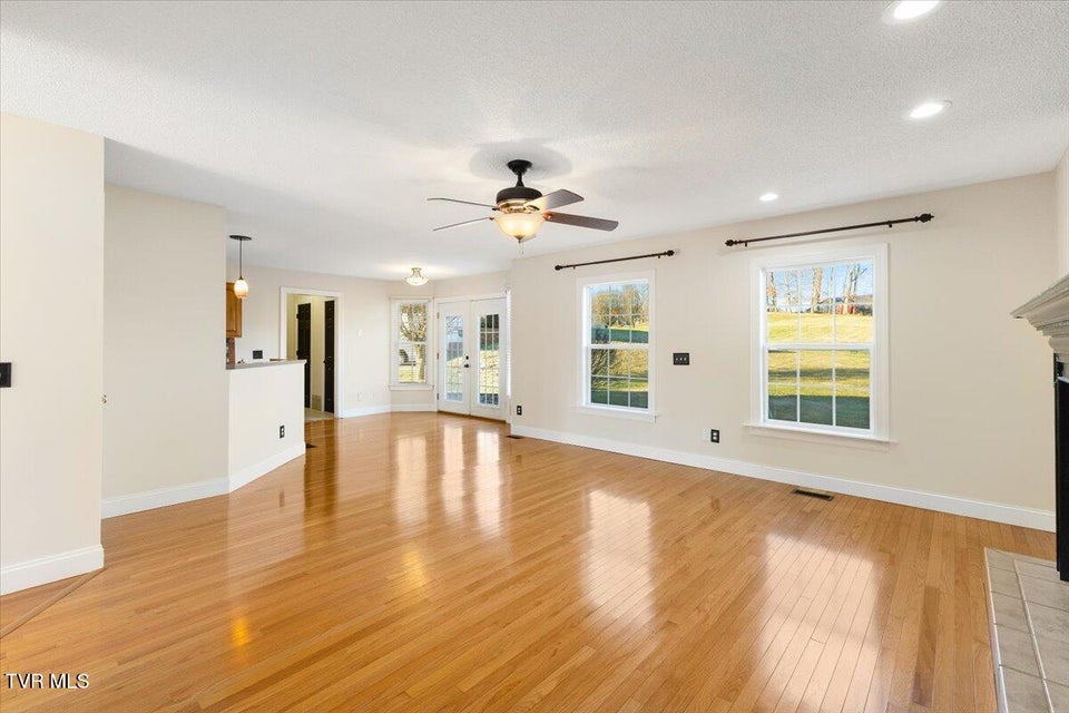 Photo #18: 117 Barefoot Landing Drive