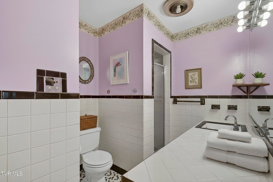 Photo #25: 228 Sioux Road