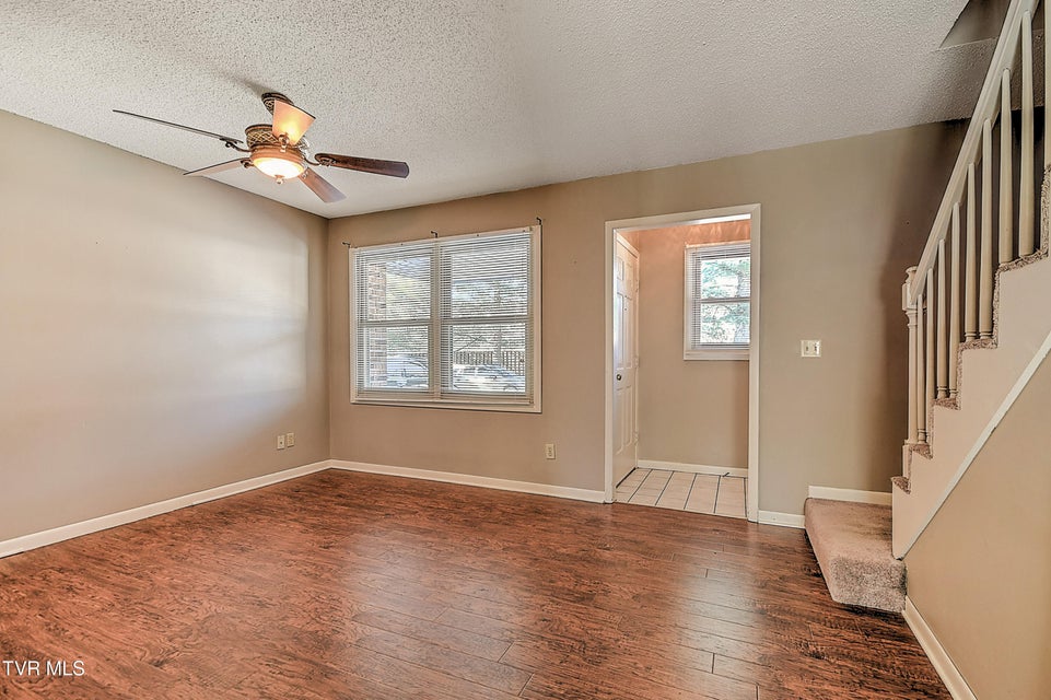 Photo #5: 1476 Tn-126 