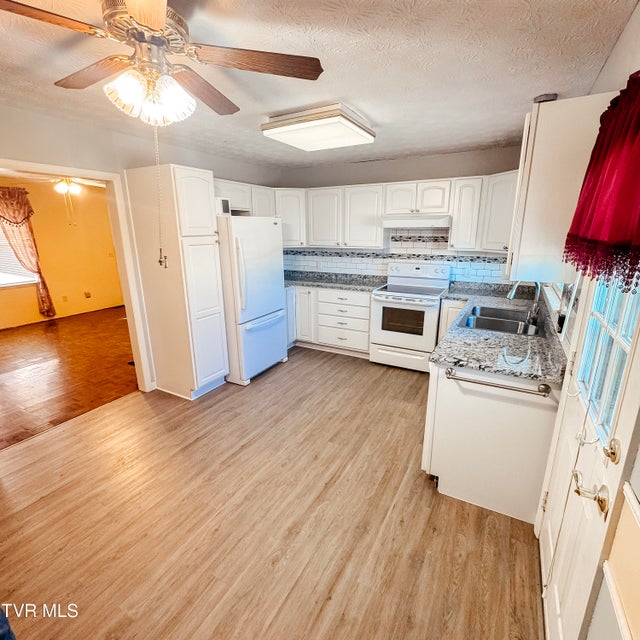 Photo #16: 172 Eastern Star Road