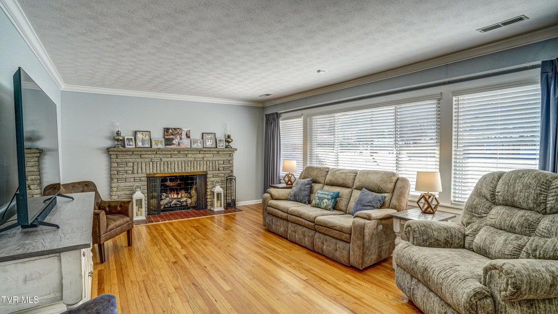 Photo #11: 955 9th Street