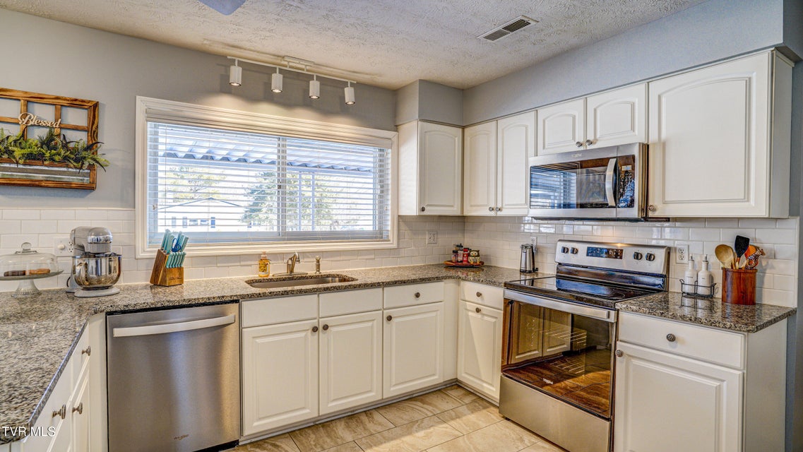 Photo #20: 955 9th Street