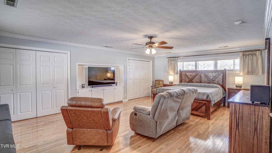 Photo #25: 955 9th Street