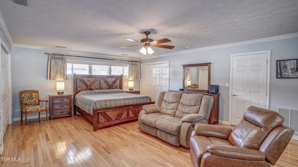 Photo #26: 955 9th Street