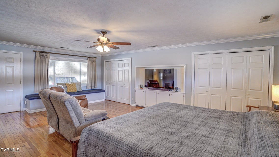 Photo #28: 955 9th Street