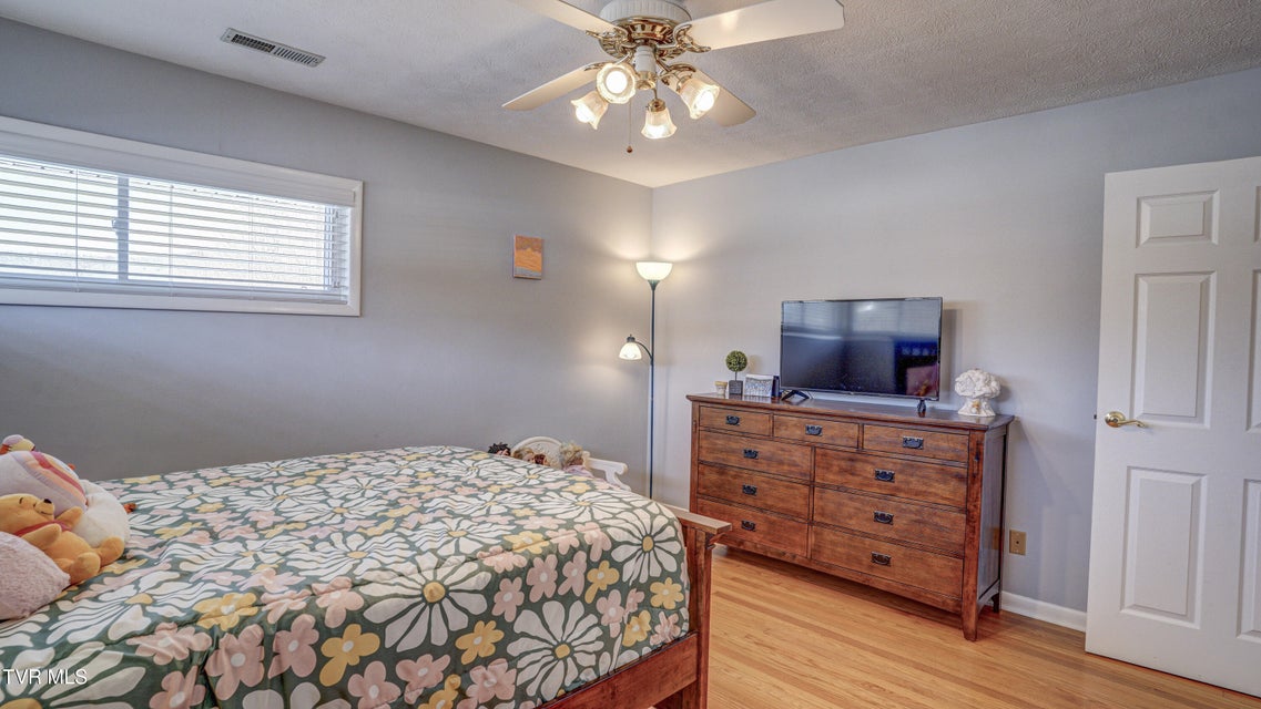 Photo #37: 955 9th Street