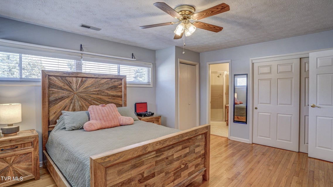 Photo #40: 955 9th Street