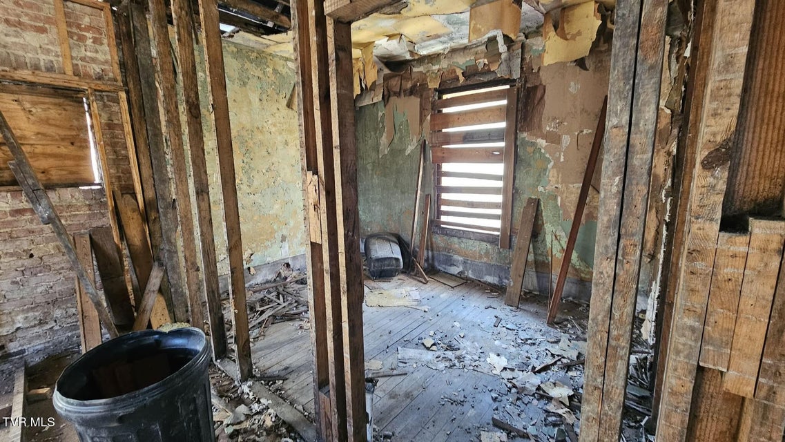 Photo #8: 521 Kentucky Avenue