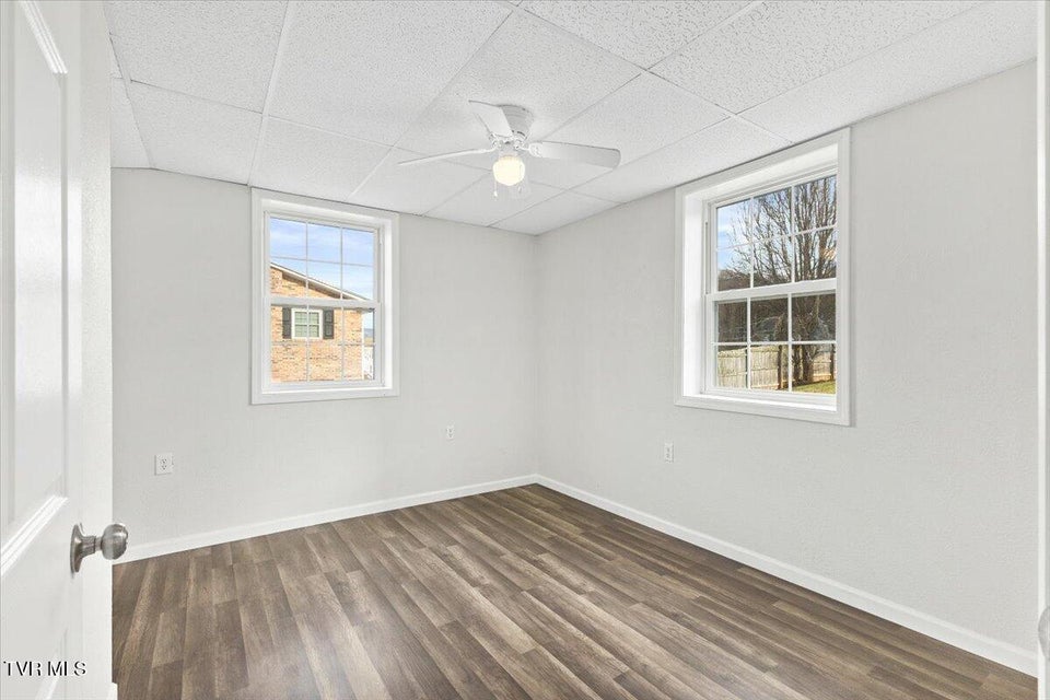 Photo #37: 331 Townview Drive