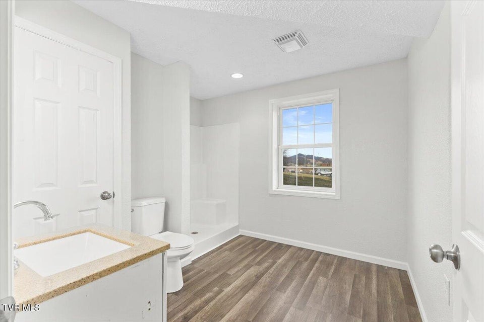 Photo #38: 331 Townview Drive