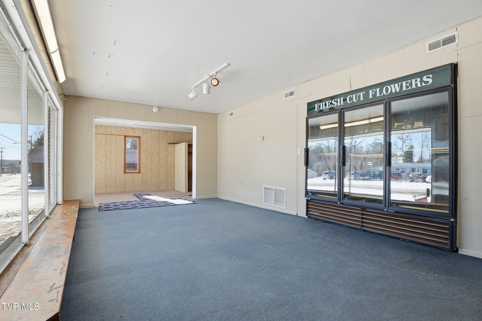 Photo #31: 528 Main Street