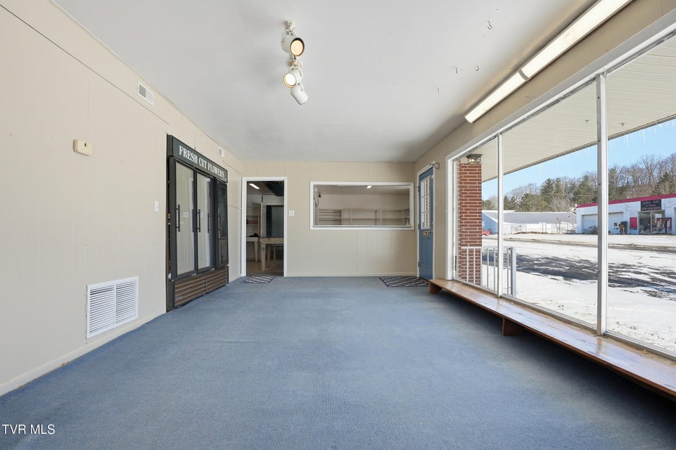 Photo #32: 528 Main Street