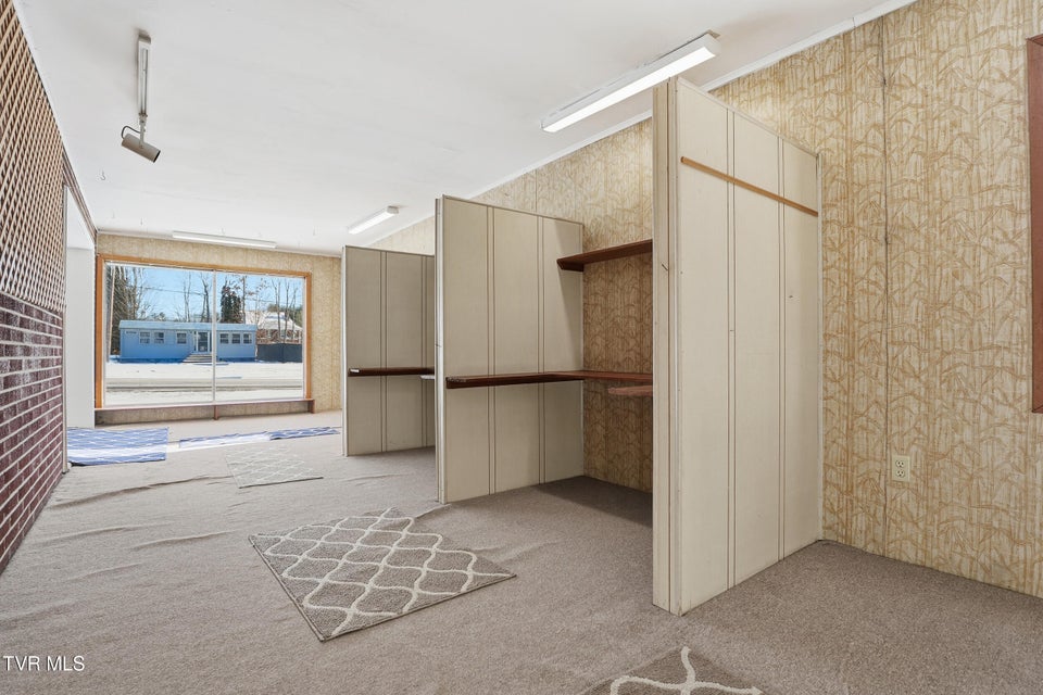 Photo #33: 528 Main Street