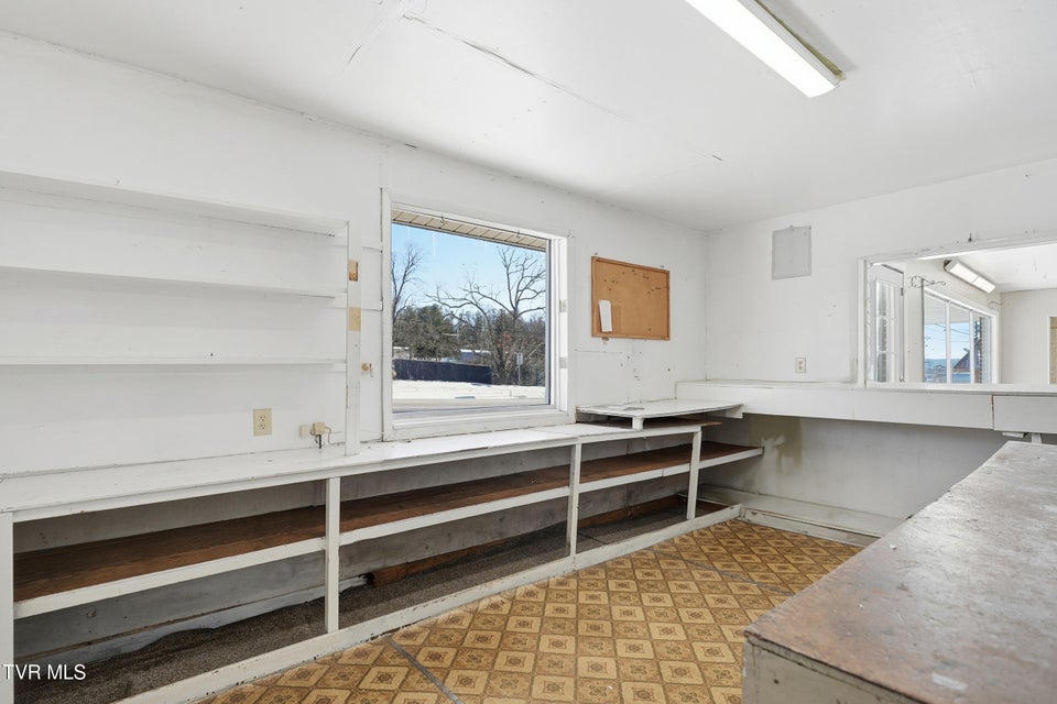 Photo #36: 528 Main Street